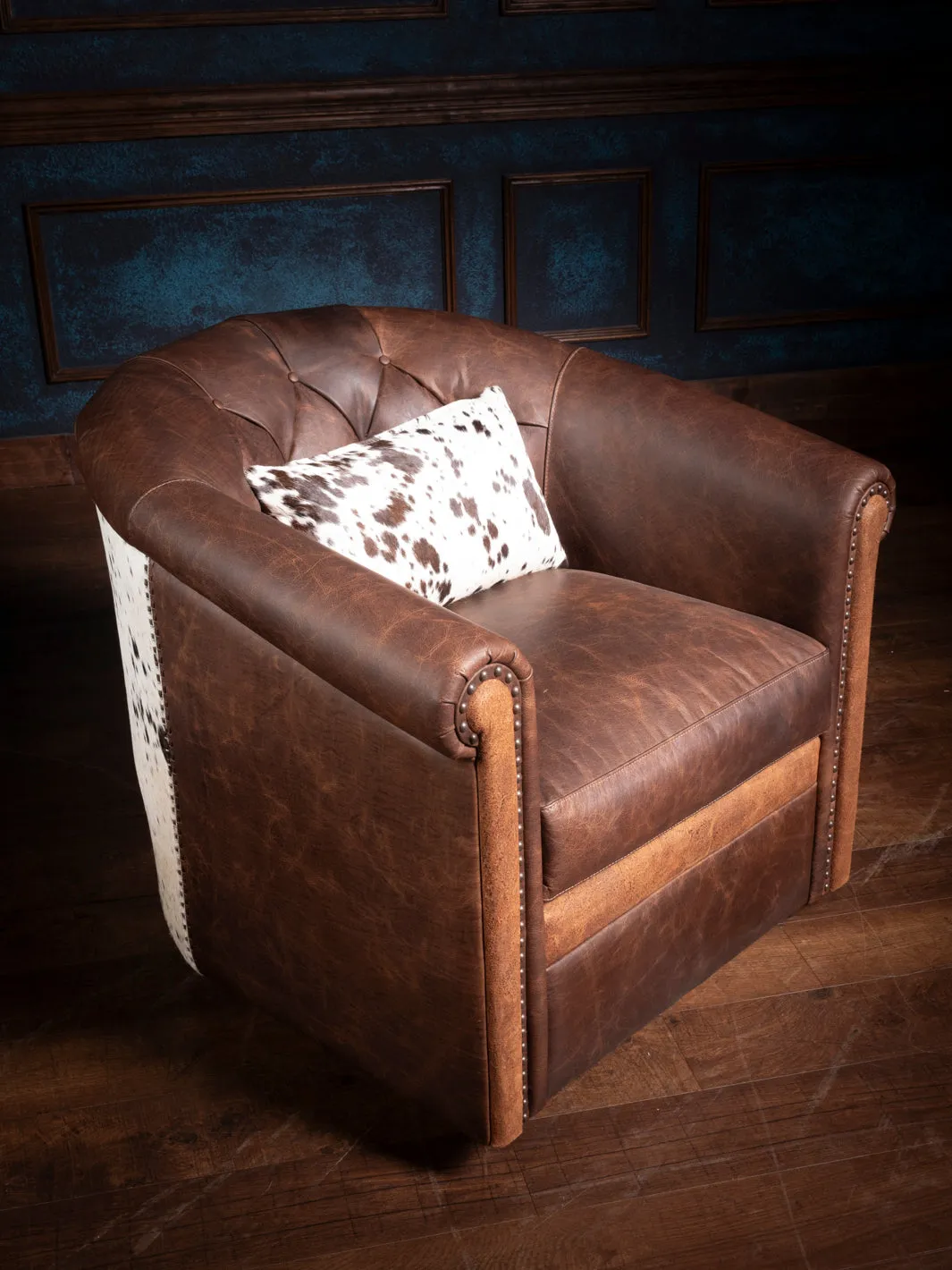 Bison Ridge Leather Swivel Chair