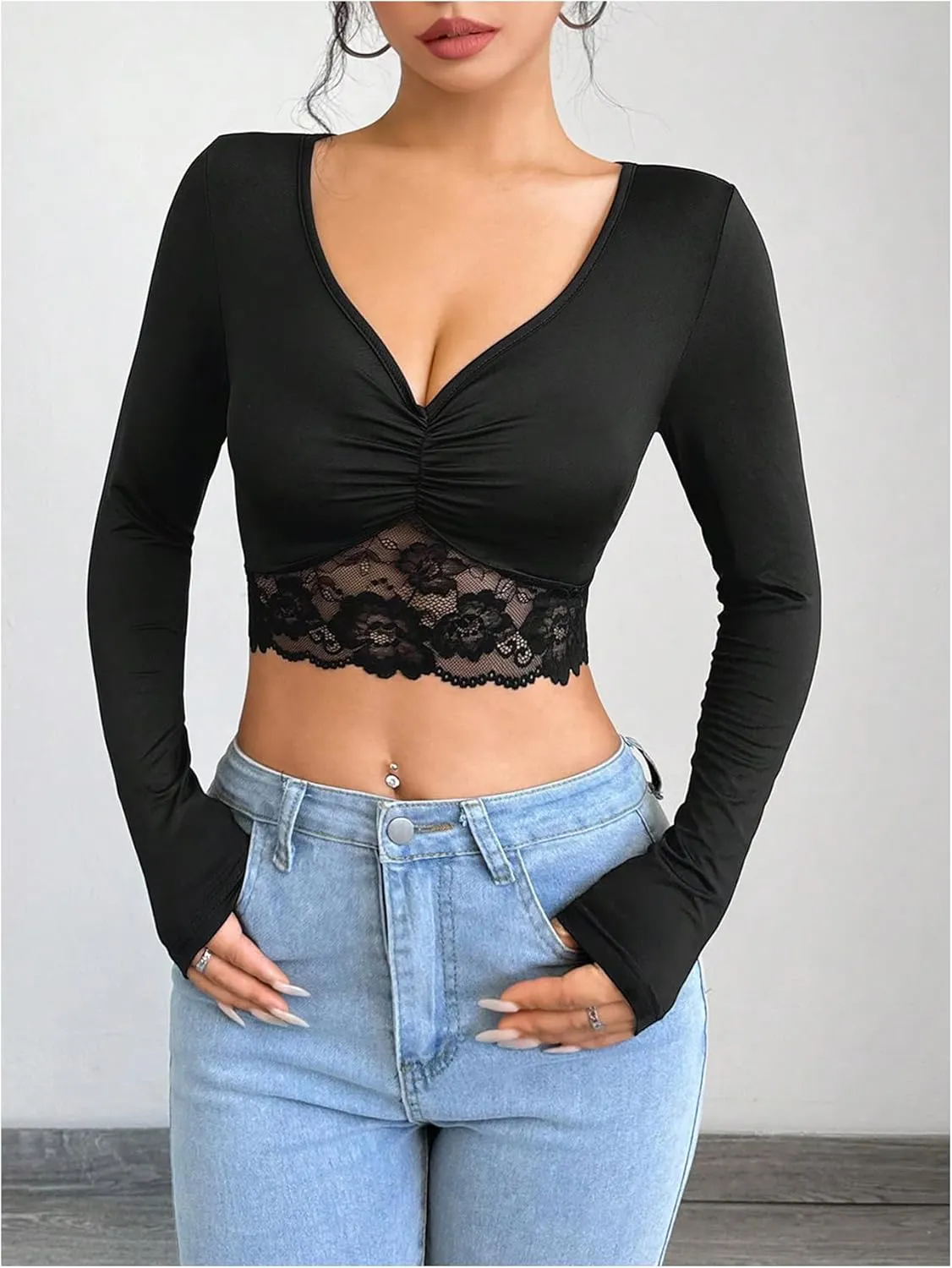 Floerns Women's Contrast Lace Ruched V Neck Long Sleeve Crop Tops Tee Shirts
