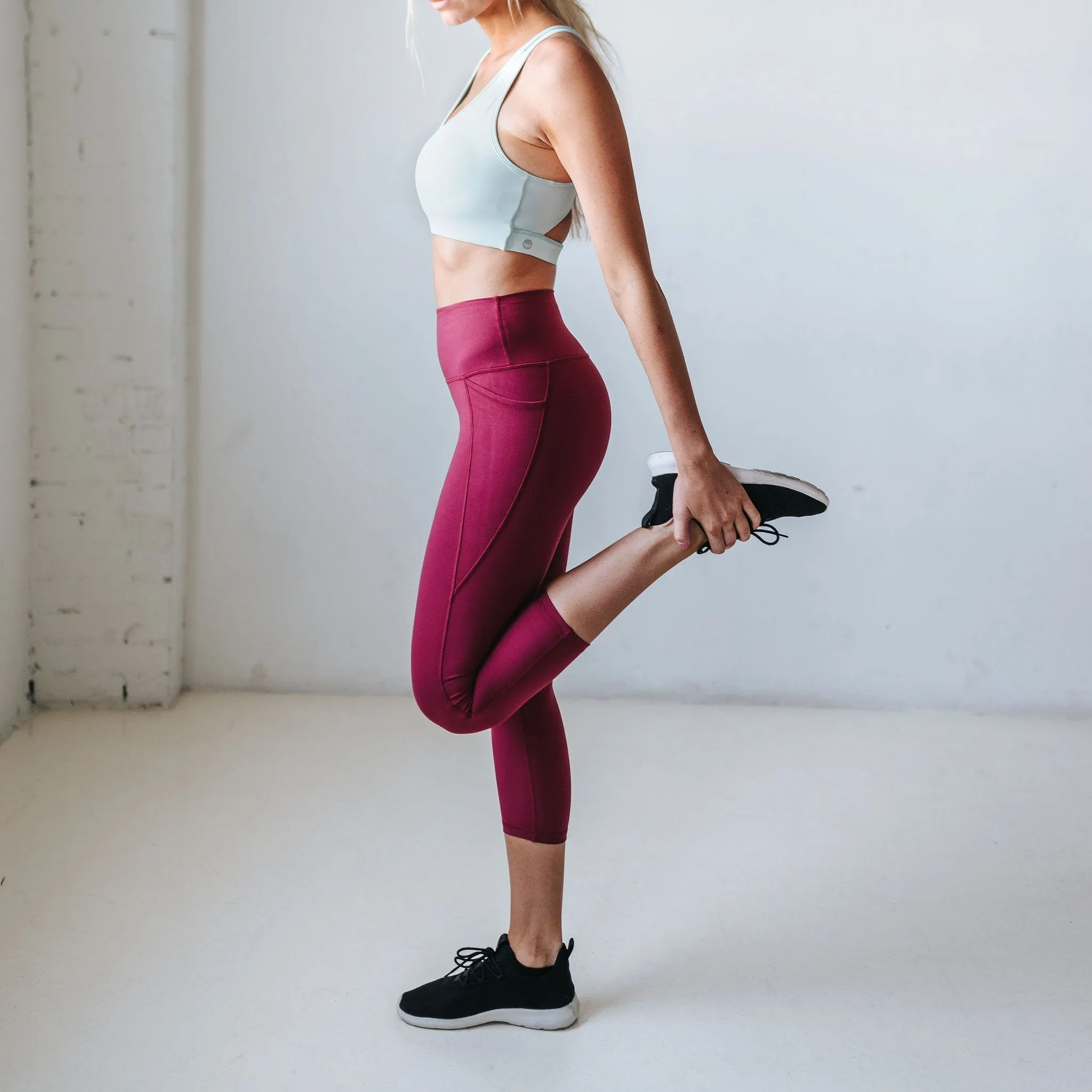 Shakti 7/8 Capris - Merlot
