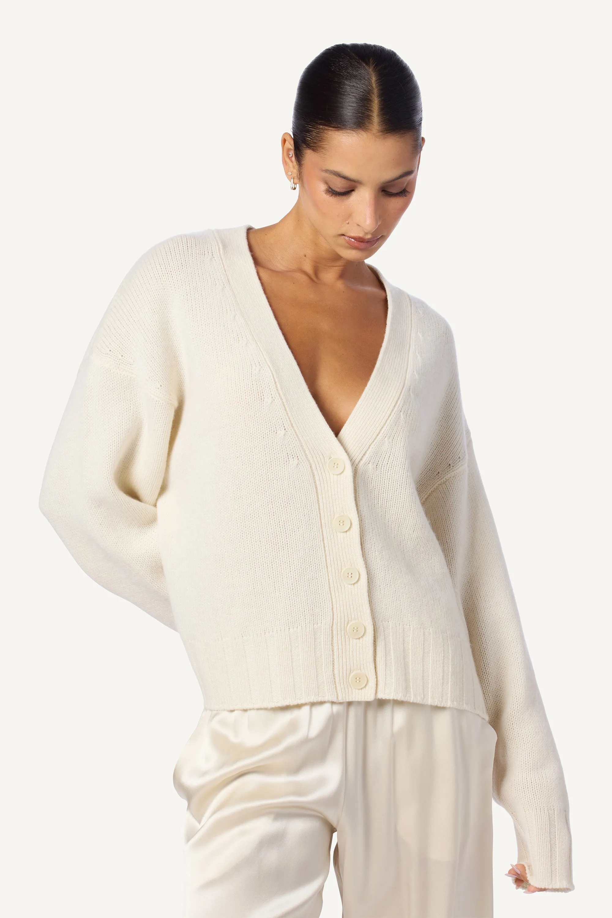 TISCH RELAXED CASHMERE CARDIGAN | GARDENIA