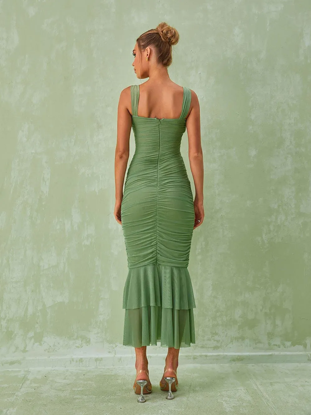 Vestido de fiesta volante en falda