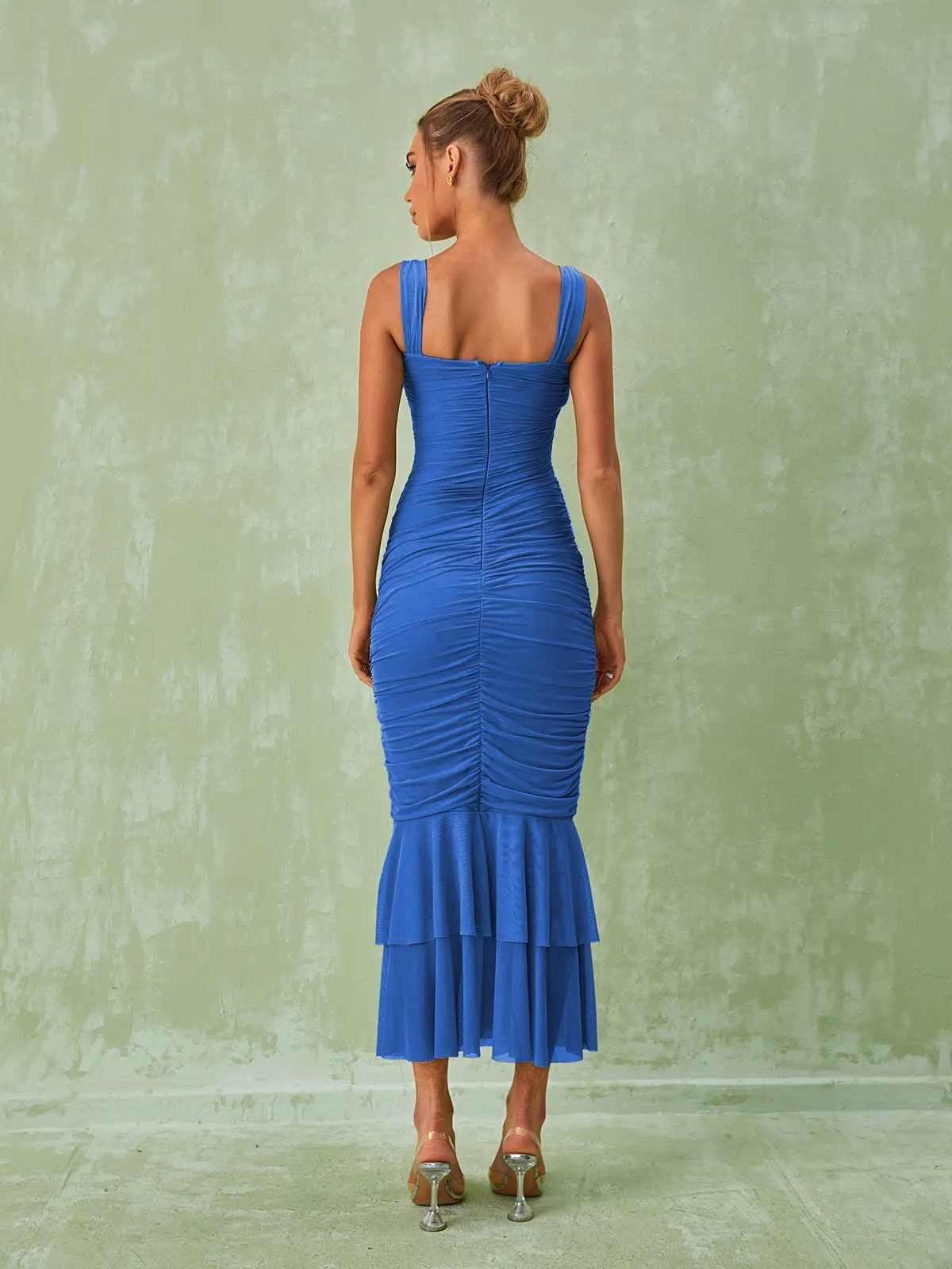 Vestido de fiesta volante en falda