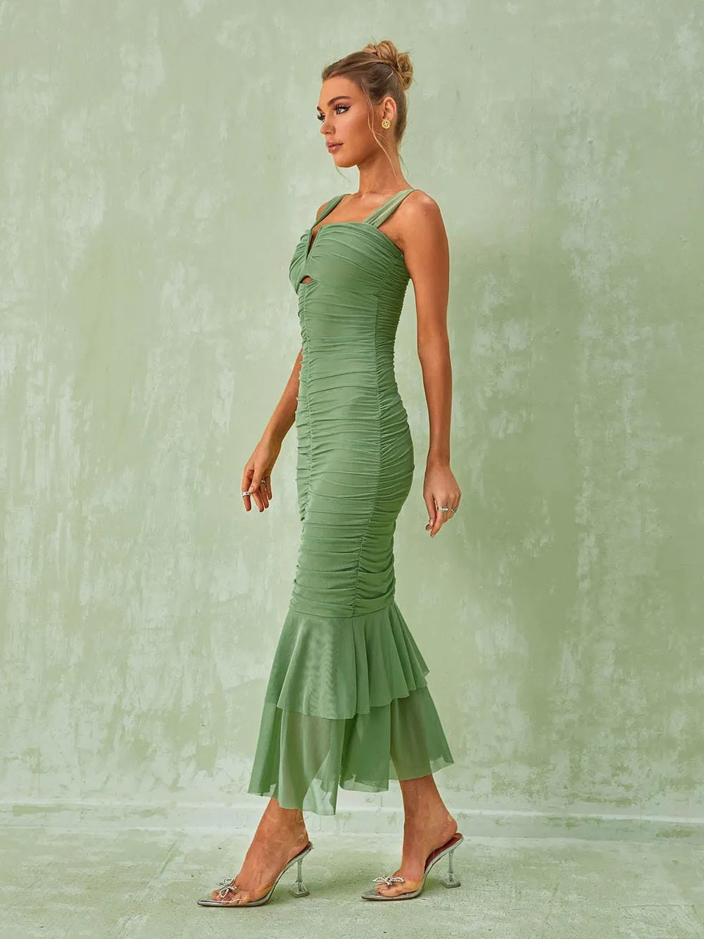 Vestido de fiesta volante en falda